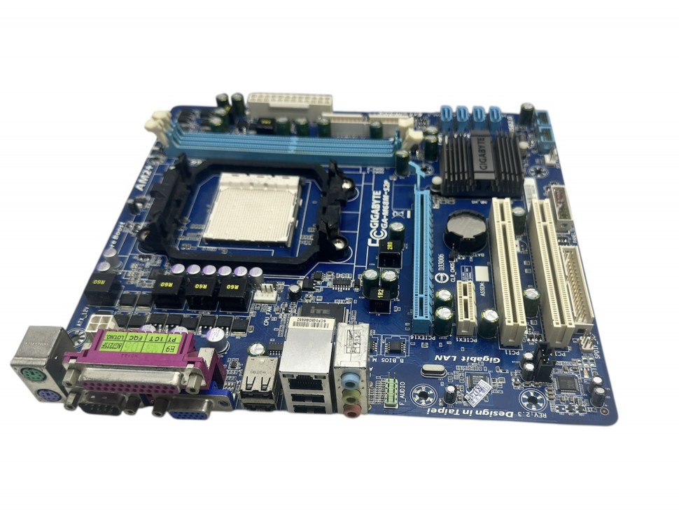 i/o shield plaque arriere en PLA pour GIGABYTE GA-M68MT-S2P REV 3.1