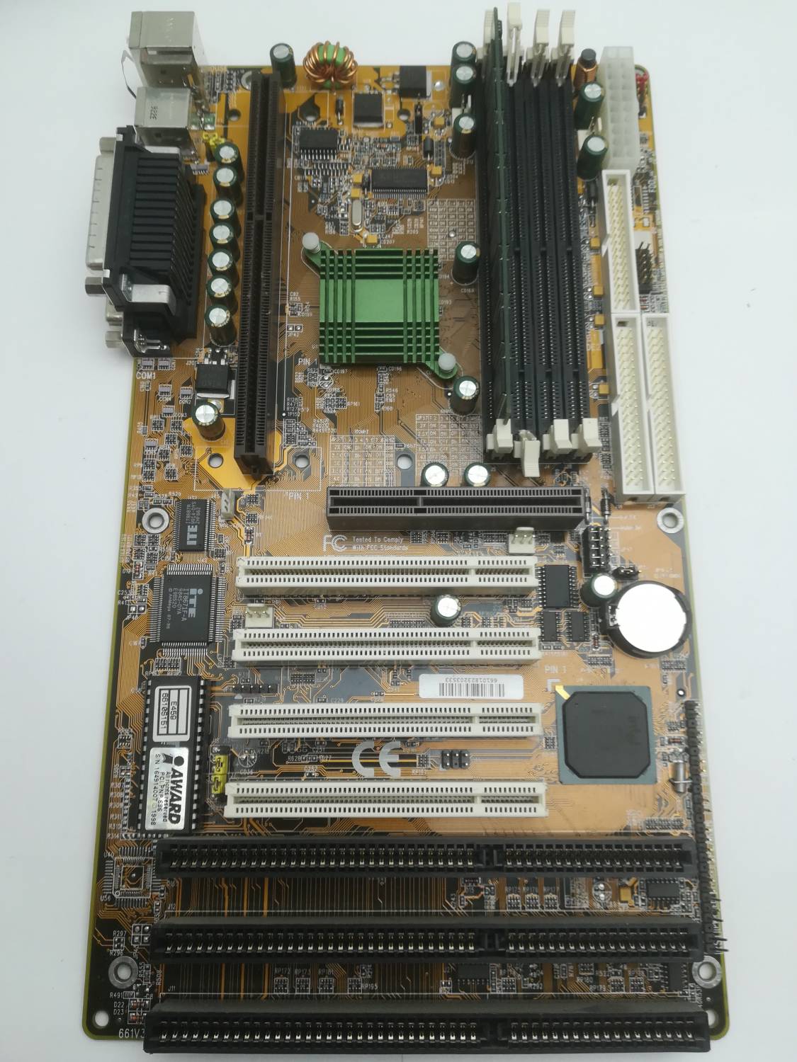 Shuttle HOT 649 661 Slot 1