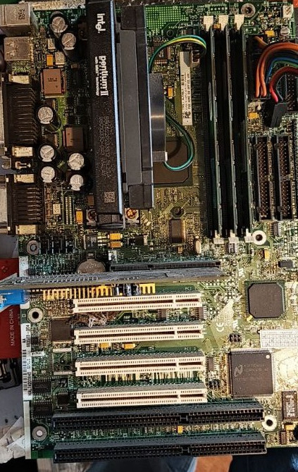 Раритетный комплект на Intel AL440LX Slot 1